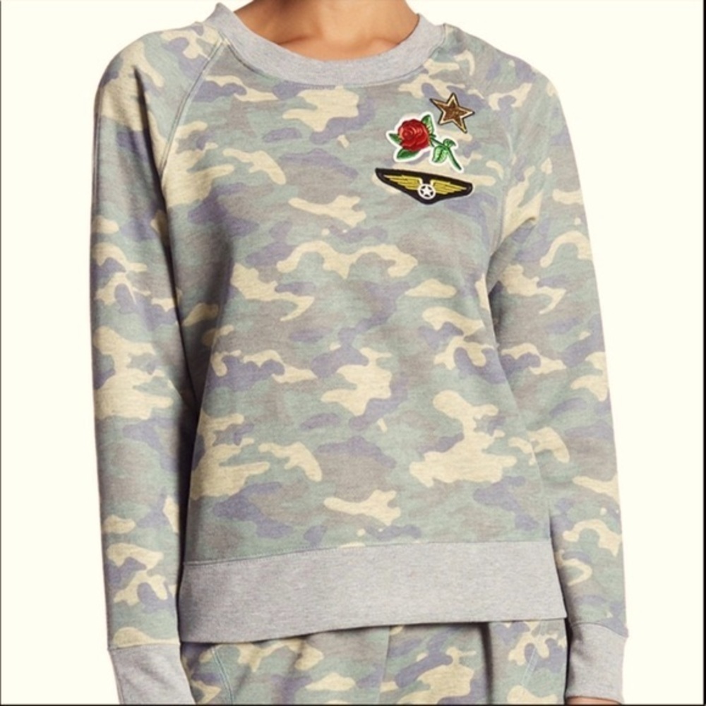 Madison & Berkeley camo sweatshirt size XL